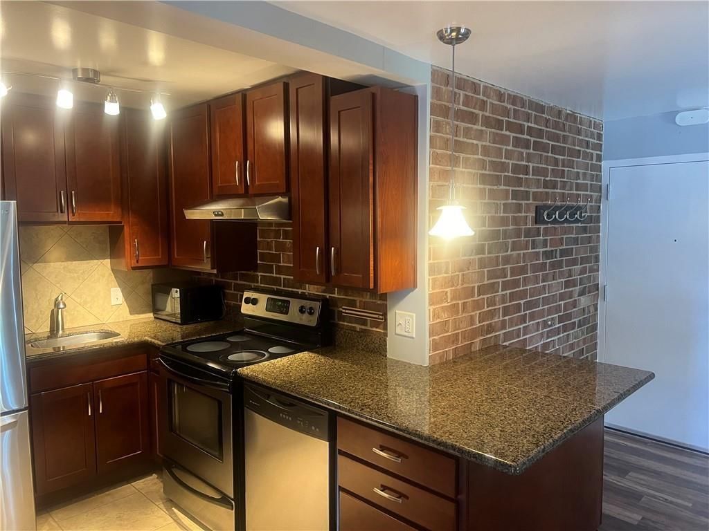 2933 Baltimore Avenue — photo 3