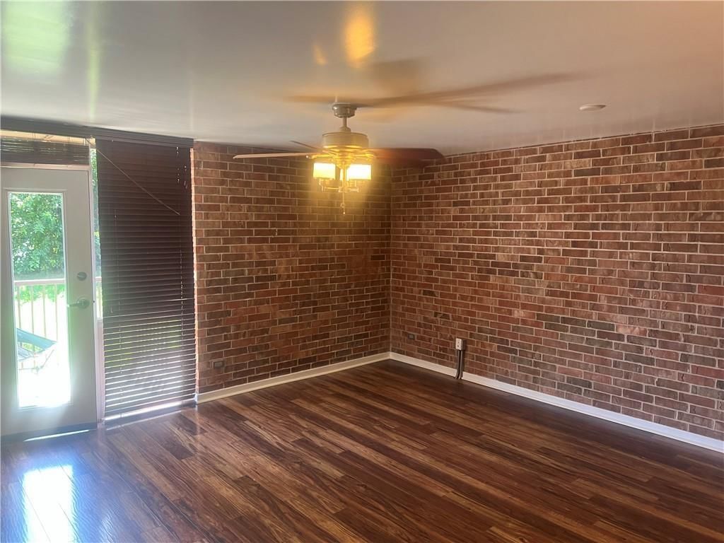 2933 Baltimore Avenue — photo 8