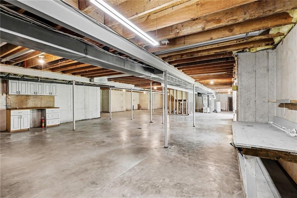 17995 Windsor Drive — photo 37