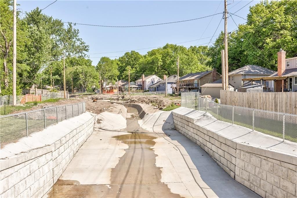 9809 Connell Drive — photo 36