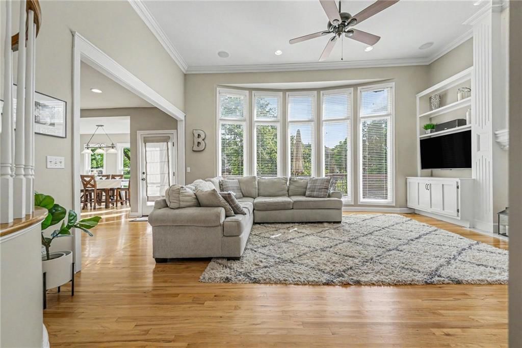 5653 Gresham Circle — photo 4