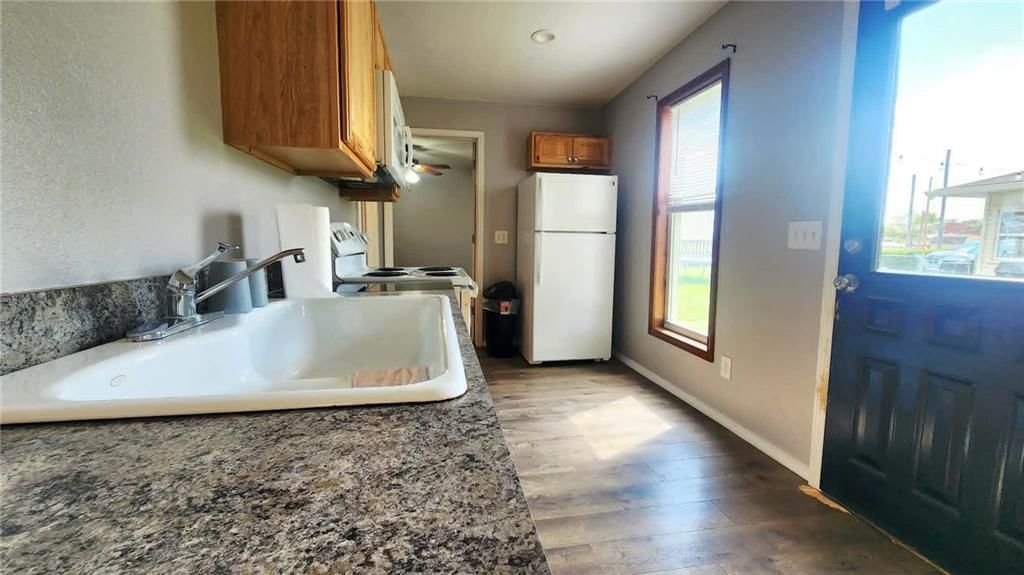 300 E McKay Street — photo 63