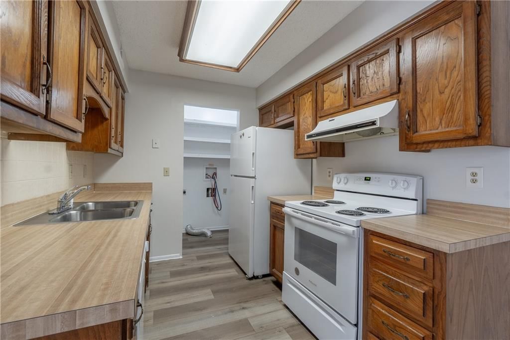 12711 W 110TH Terrace — photo 8