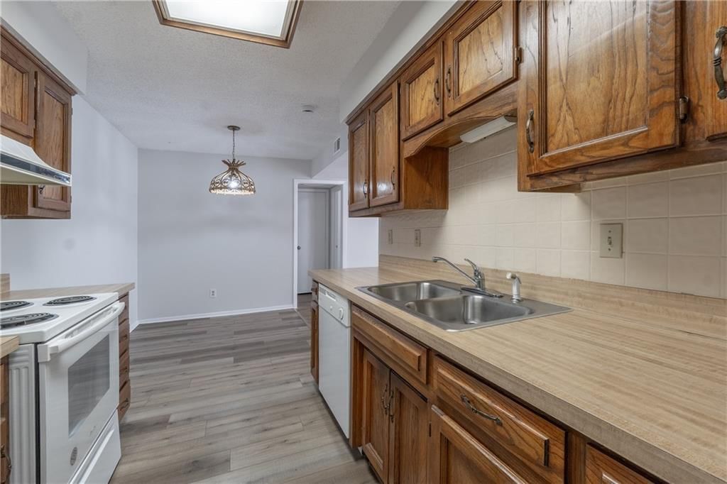 12711 W 110TH Terrace — photo 9