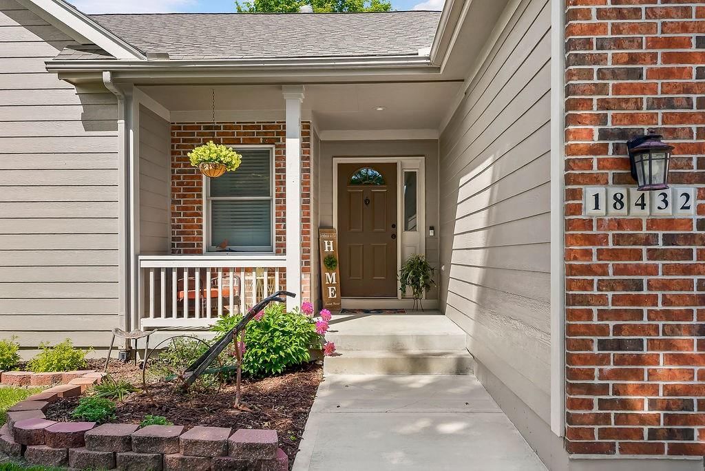 18432 Oak Street — photo 2