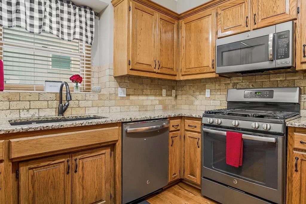 18432 Oak Street — photo 21