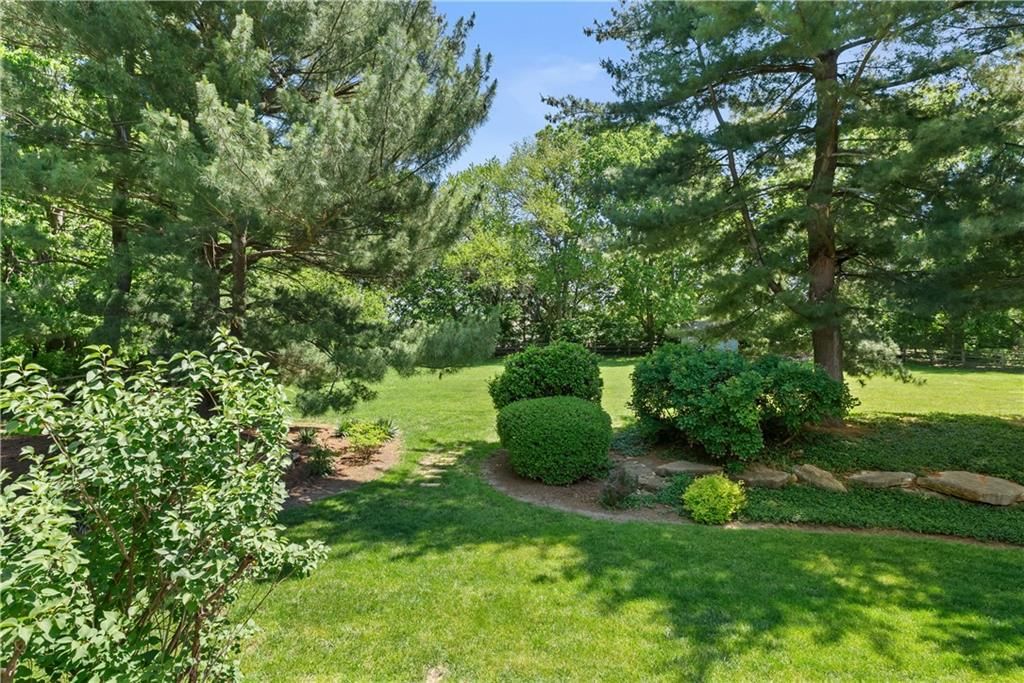 16001 RUSSELL Road — photo 32
