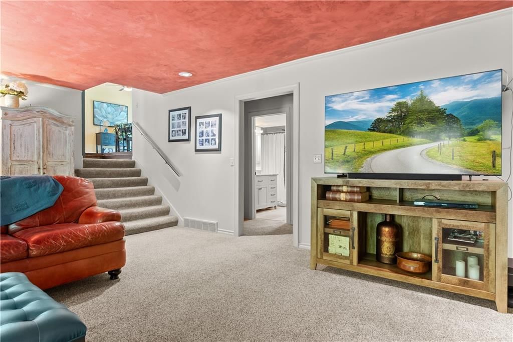 16001 RUSSELL Road — photo 40