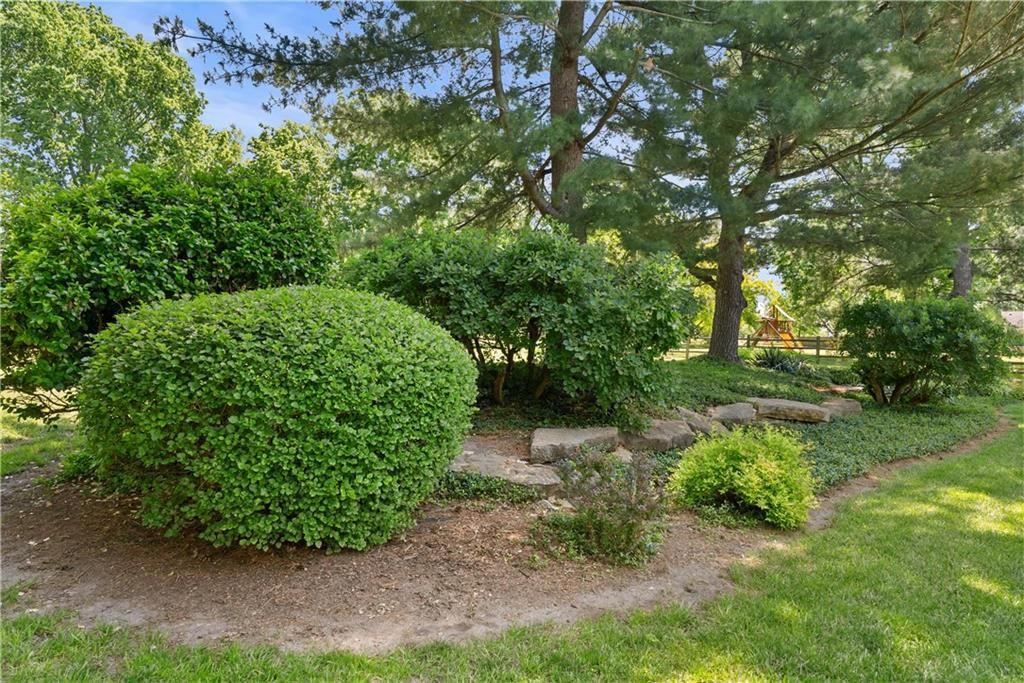 16001 RUSSELL Road — photo 54