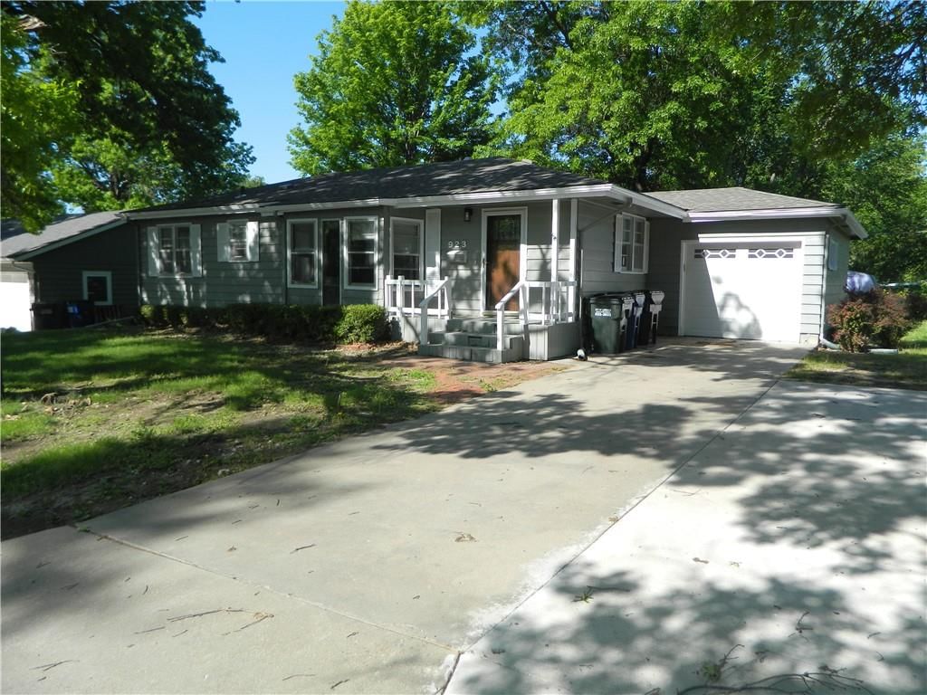 923 Crestline Drive, Lawrence, KS