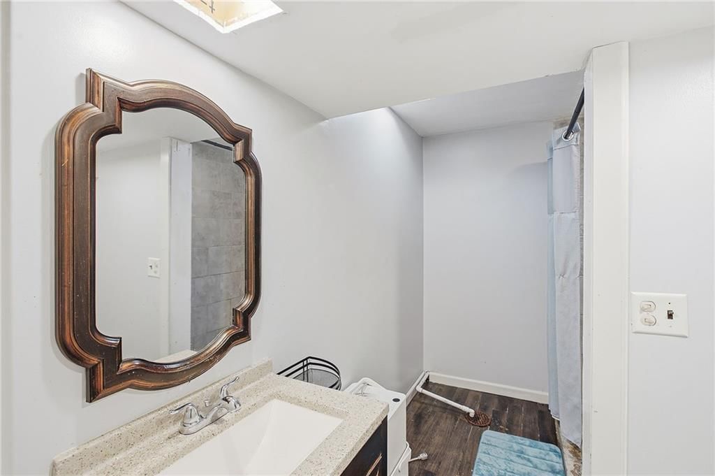 5725 Oxford Avenue — photo 33