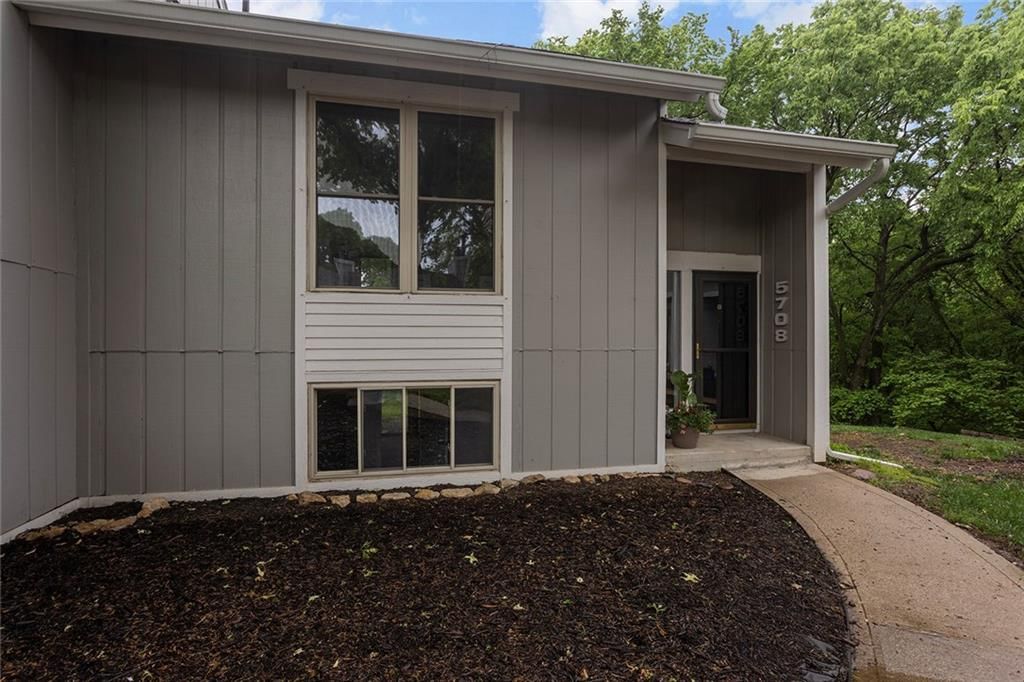 5708 N OREGON Avenue — photo 2