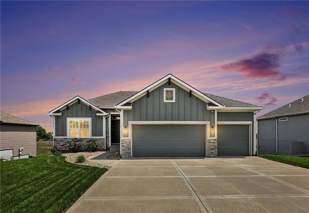 17605 Greyhawke Ridge Drive — photo 1
