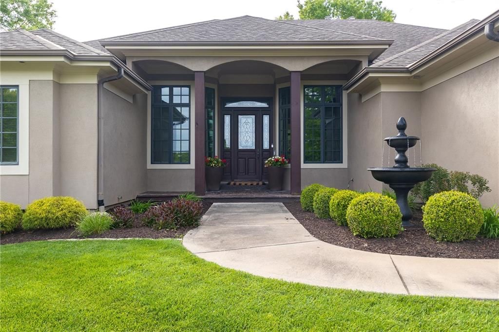 319 NW Rockwood Court — photo 3