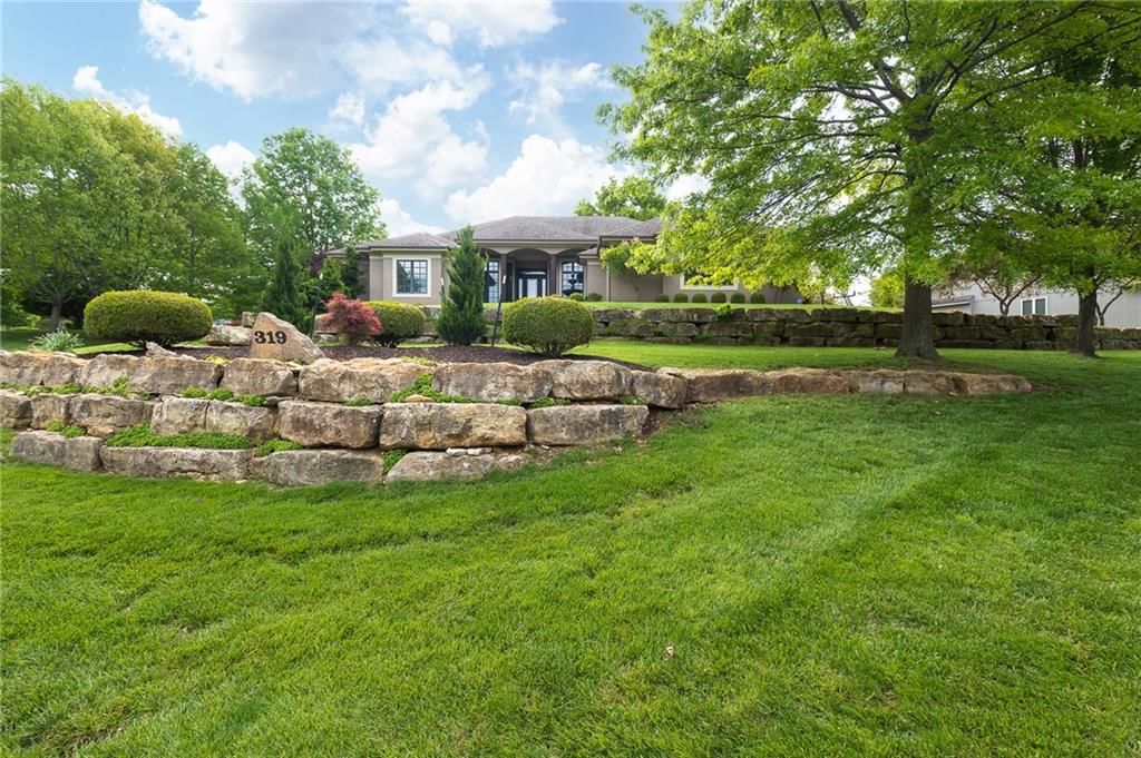319 NW Rockwood Court — photo 9
