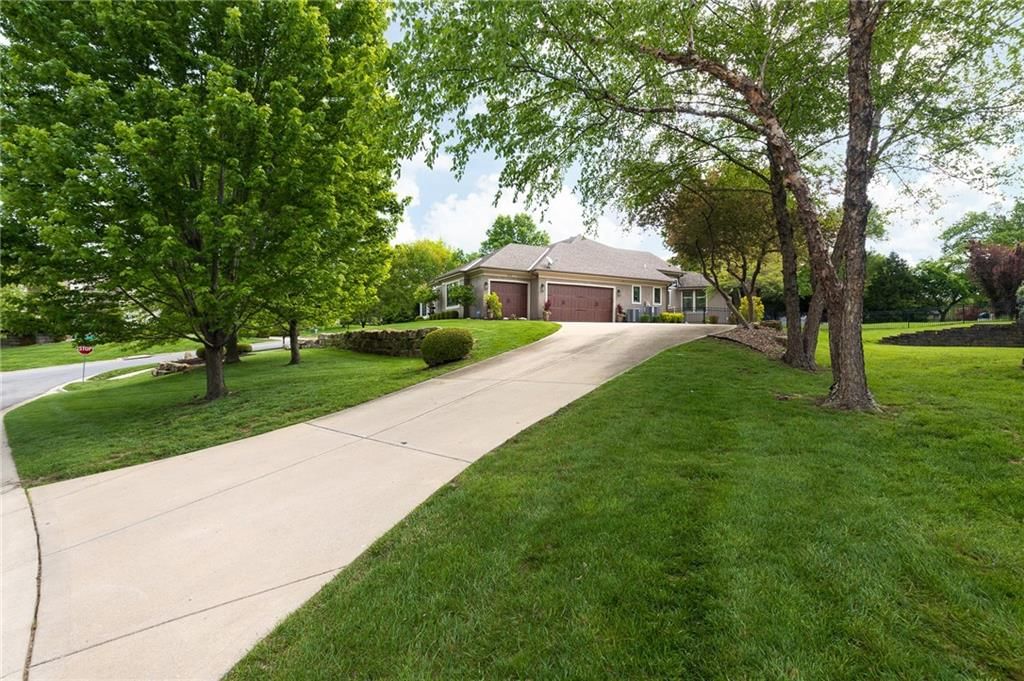 319 NW Rockwood Court — photo 12