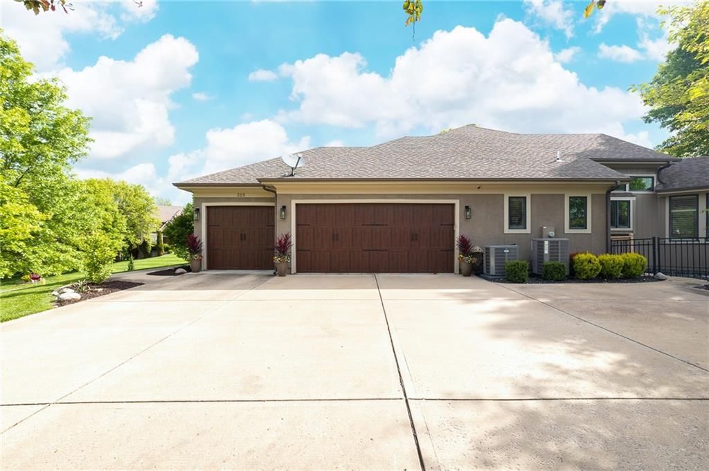 319 NW Rockwood Court — photo 13