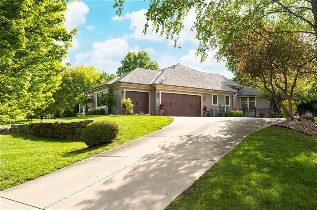 319 NW Rockwood Court — photo 16