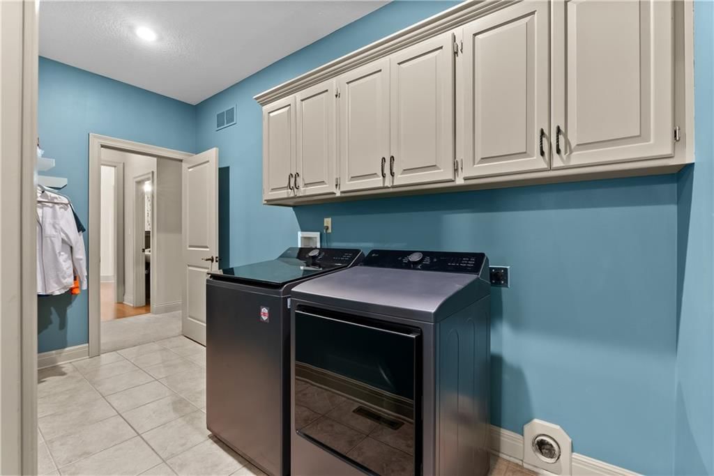 319 NW Rockwood Court — photo 21