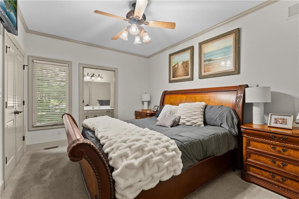 319 NW Rockwood Court — photo 22