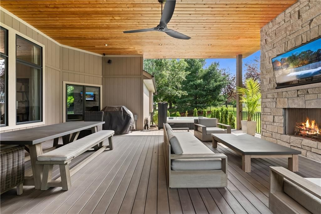 319 NW Rockwood Court — photo 43
