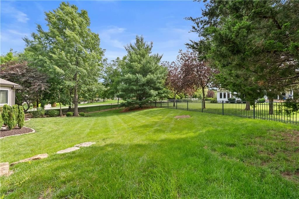 319 NW Rockwood Court — photo 46