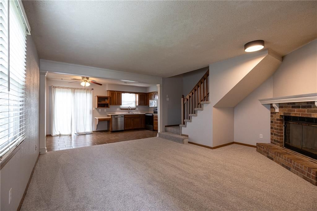527 NE 6th #A Street — photo 3