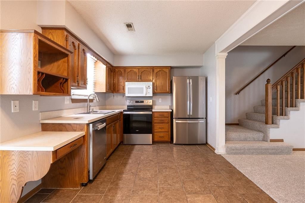 527 NE 6th #A Street — photo 9