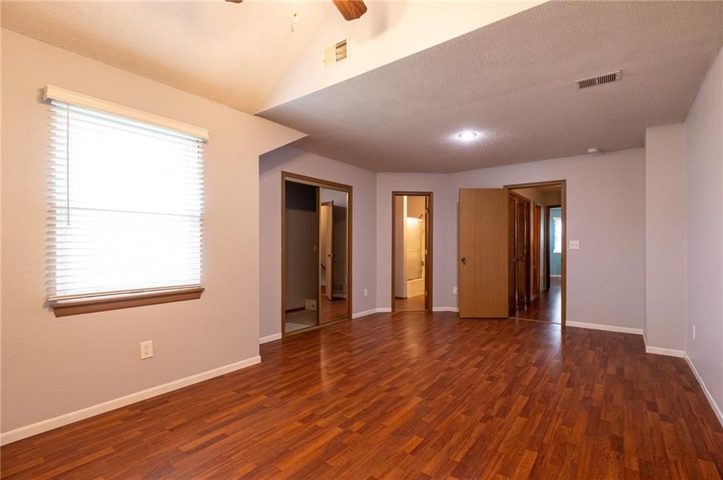 527 NE 6th #A Street — photo 11