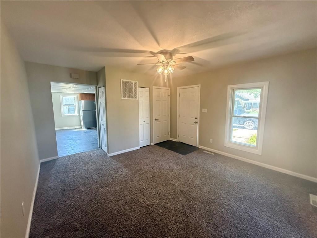 403 E Chestnut Street — photo 15