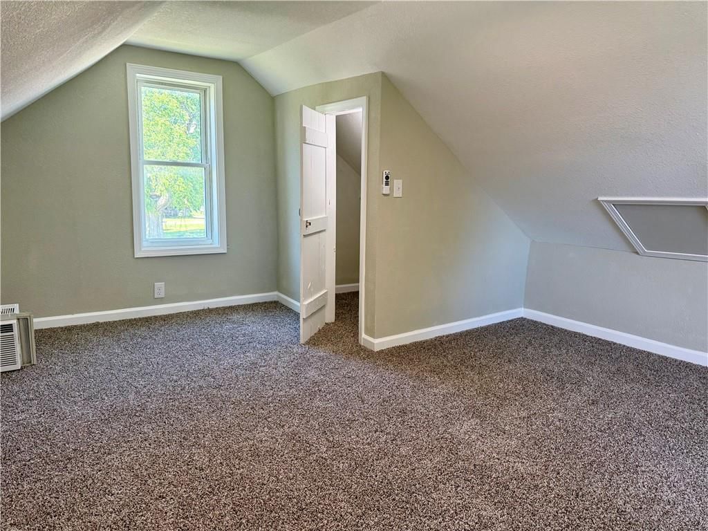 403 E Chestnut Street — photo 37