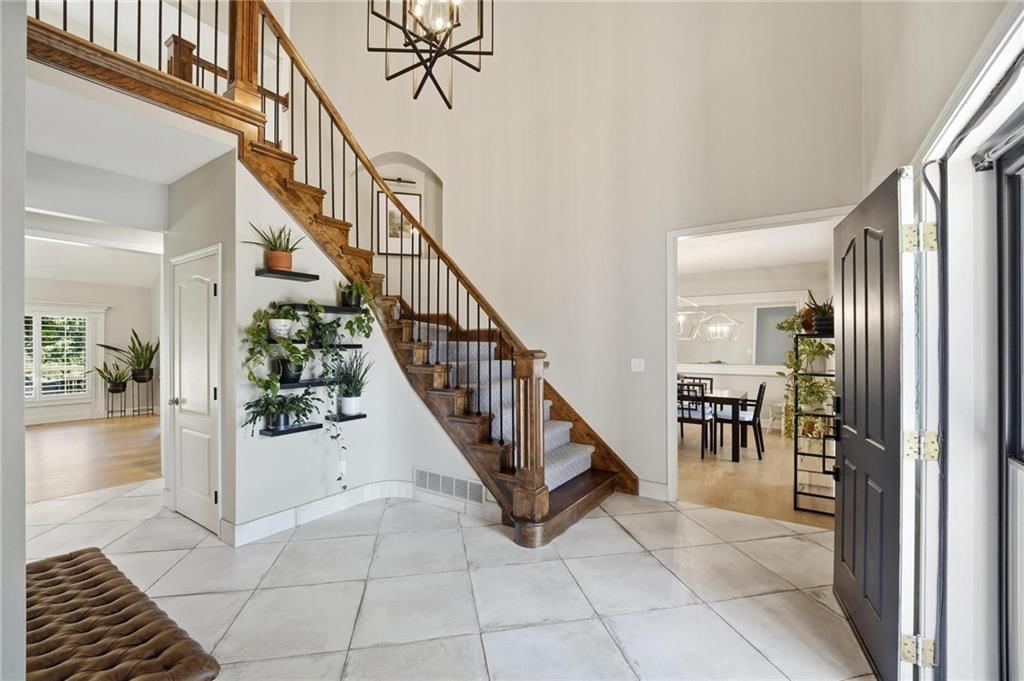 2448 NW Valley View Drive — photo 3