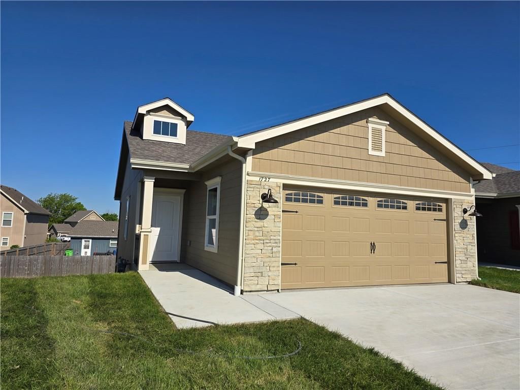 1727 Elderberry Lane, Ottawa, KS