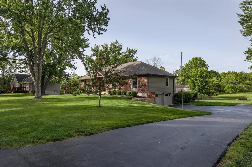 8918 Millstone Drive, Lenexa, KS