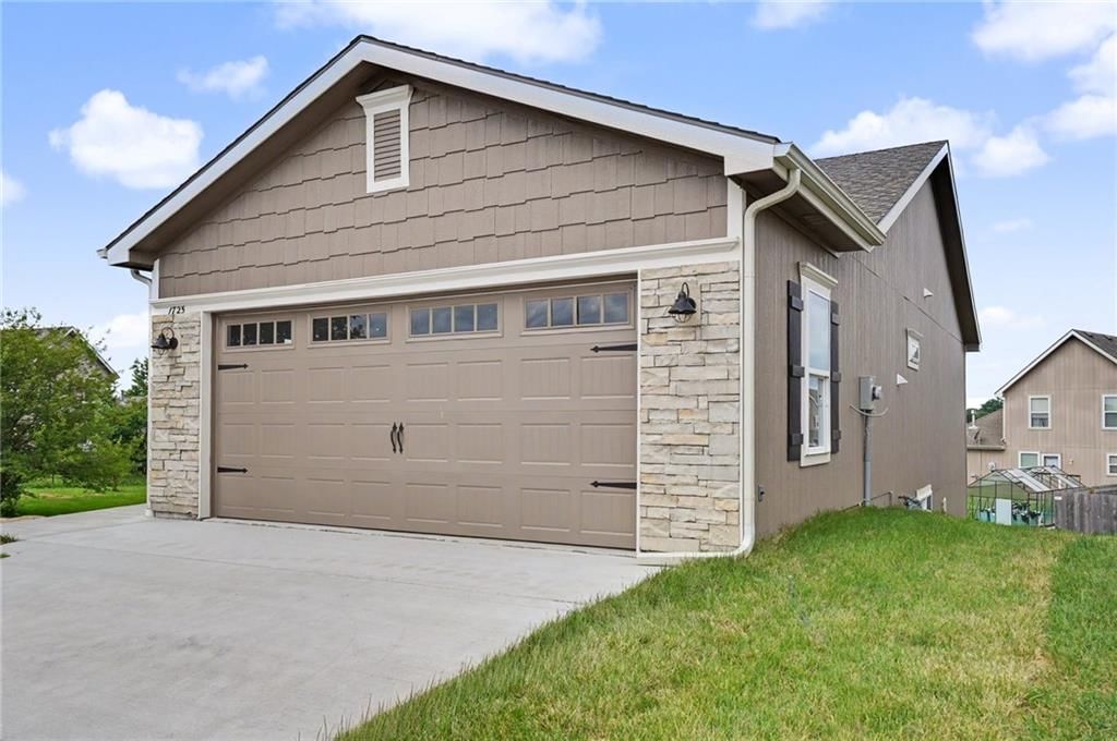1725 Elderberry Lane — photo 4