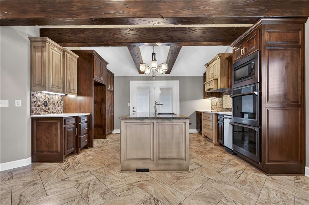 1300 Aberdeen Circle — photo 17