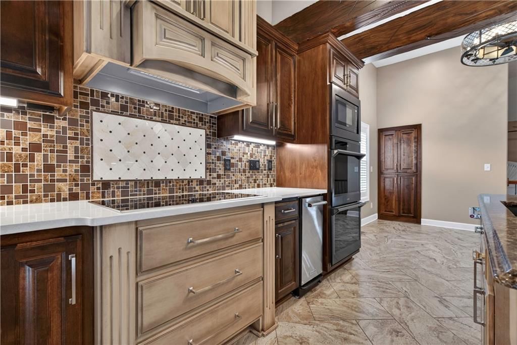 1300 Aberdeen Circle — photo 21