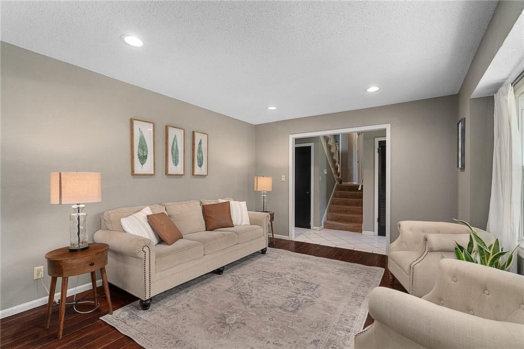 12727 Oakland Avenue — photo 7