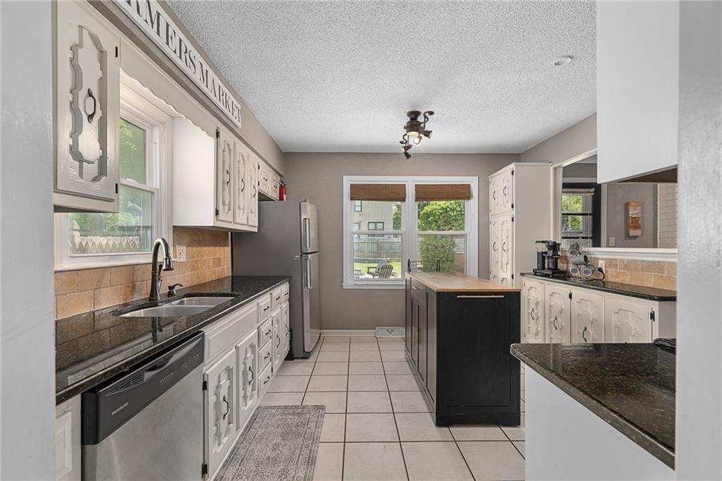 12727 Oakland Avenue — photo 10