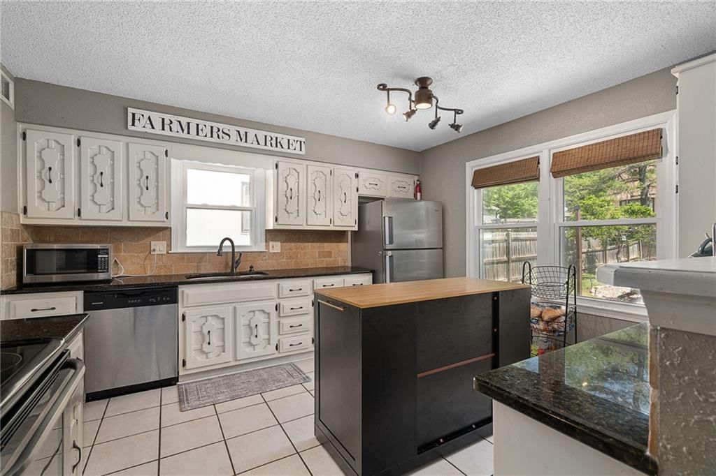 12727 Oakland Avenue — photo 11