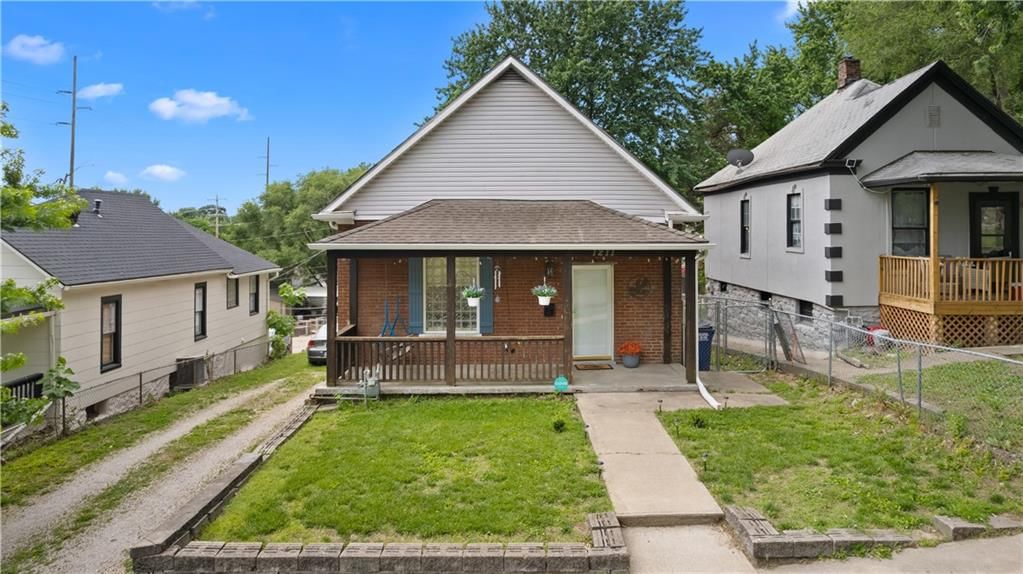 1211 Sumner Avenue — photo 2