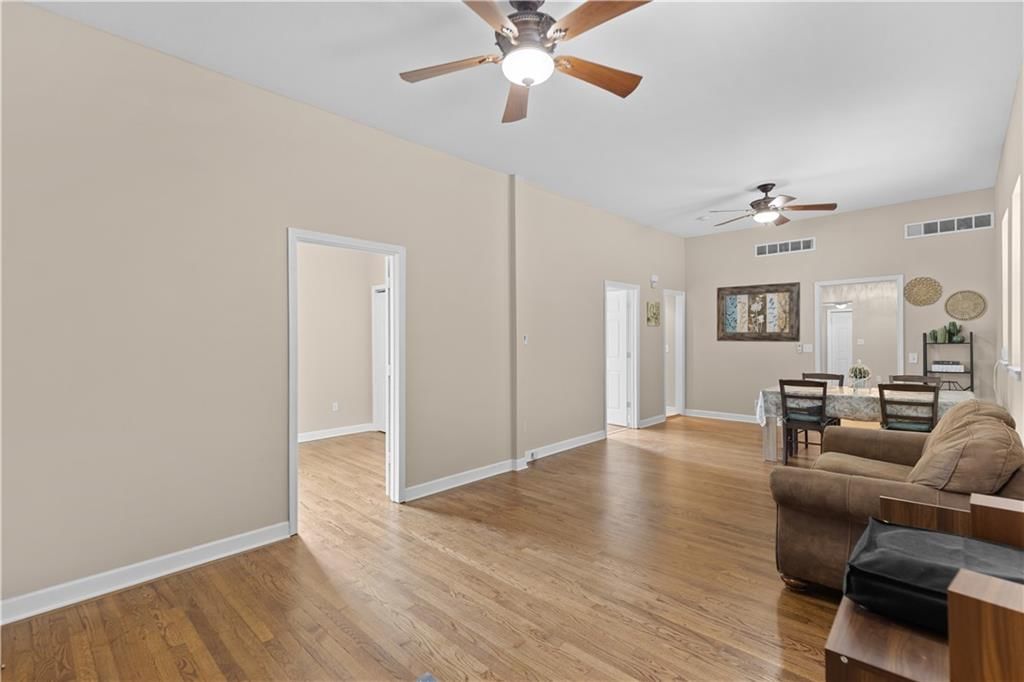 1211 Sumner Avenue — photo 3