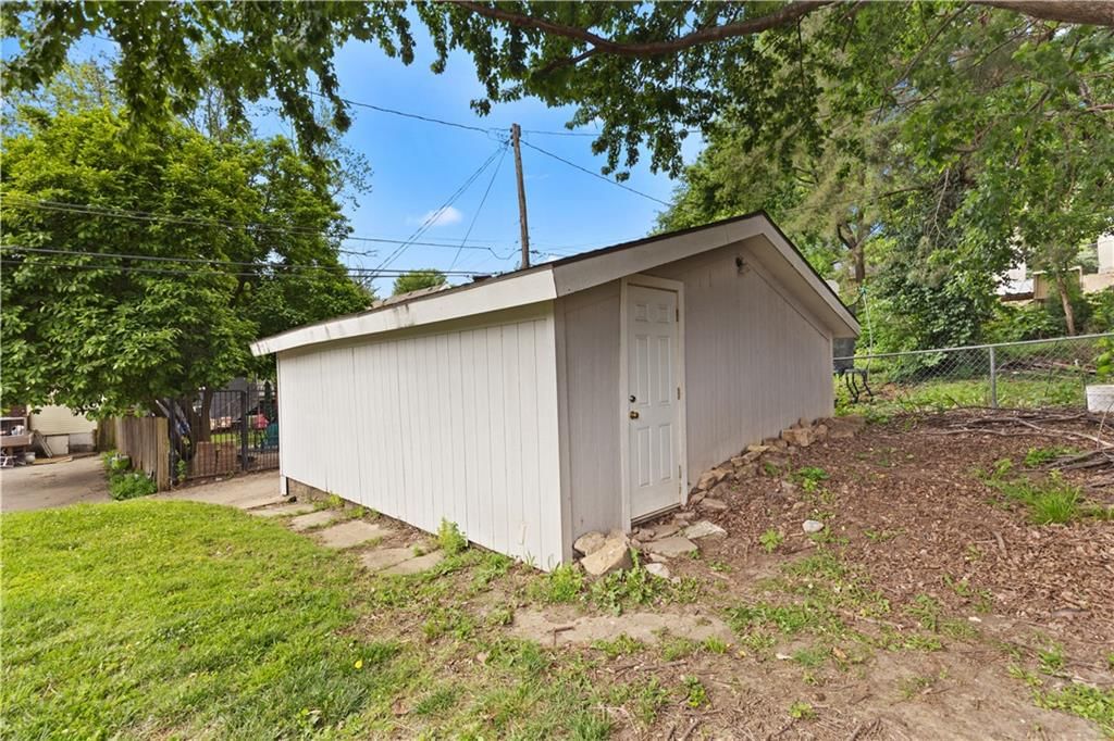 1211 Sumner Avenue — photo 13