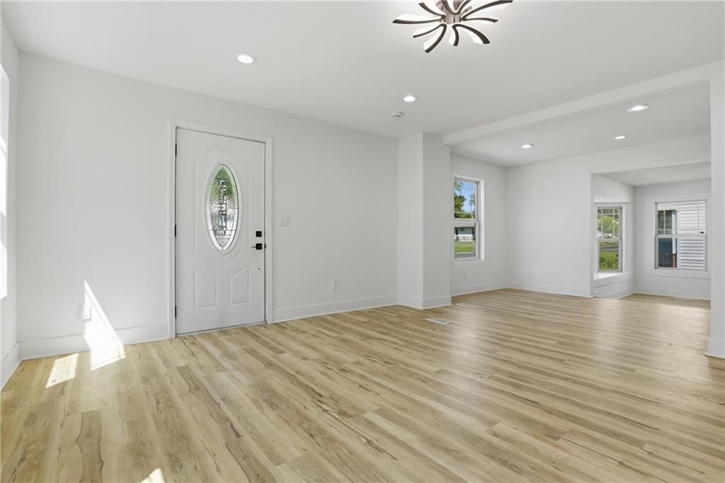 3305 Delavan Avenue — photo 3