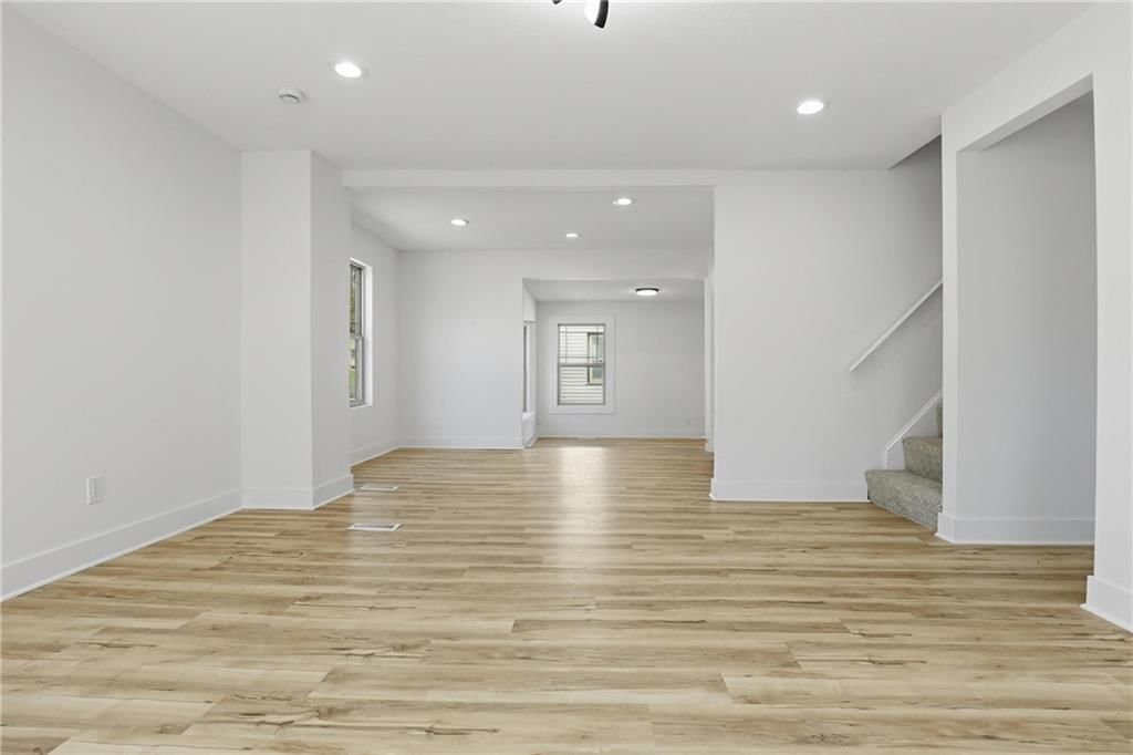 3305 Delavan Avenue — photo 4