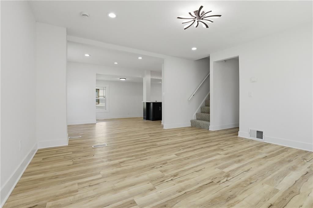 3305 Delavan Avenue — photo 5