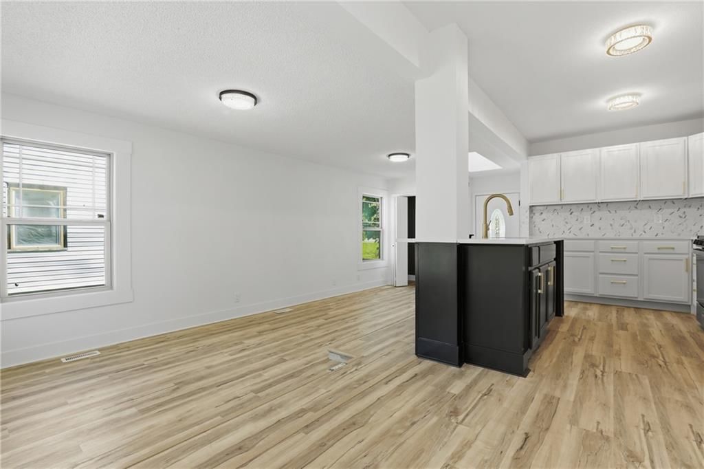 3305 Delavan Avenue — photo 7