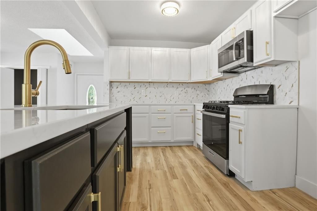 3305 Delavan Avenue — photo 8