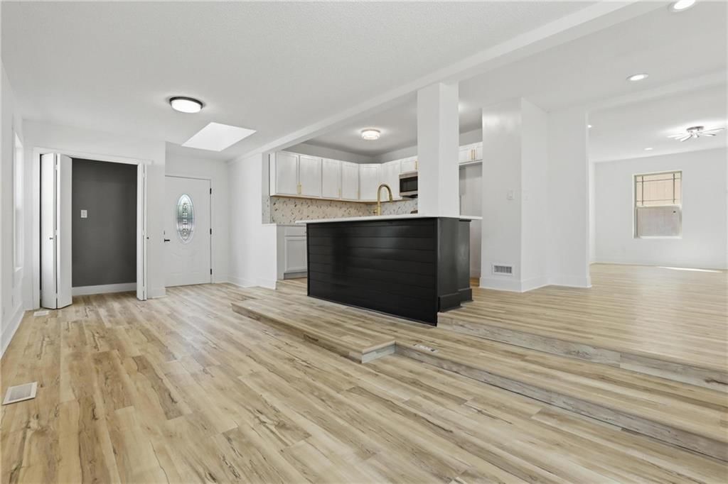 3305 Delavan Avenue — photo 9