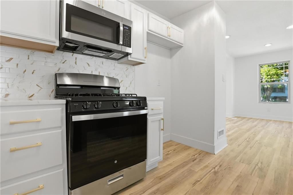 3305 Delavan Avenue — photo 12